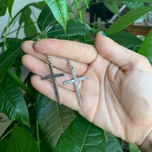 🔪🌹 Silver Gothic Cross Earrings🌹🔪